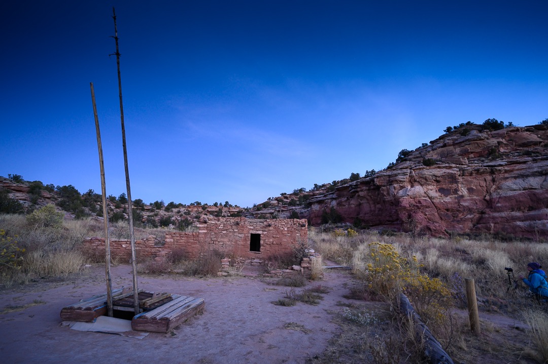 Photographing ruins in the blue hour